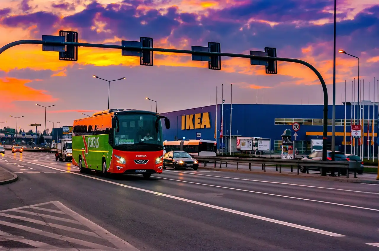 Jakie są kluczowe momenty w historii marki IKEA?