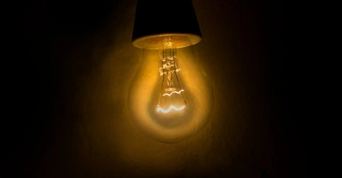 Kto wynalazł żarówkę i dlaczego ma to znaczenie?