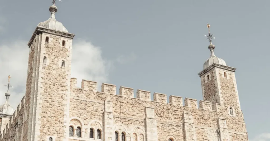 Gdzie zobaczyć klejnoty koronacyjne Anglii w Londynie?