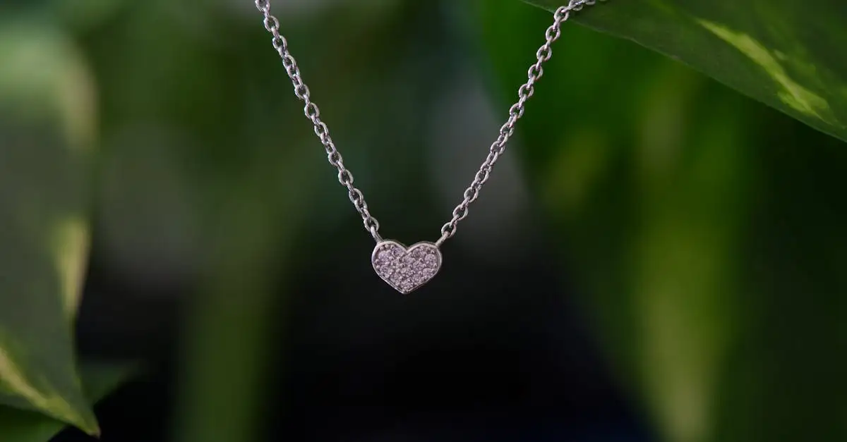 Jak sprawić, by srebrna biżuteria lśniła dzięki paście do zębów?