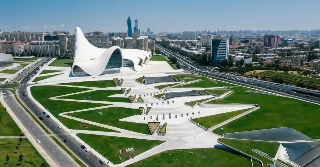 Jaka jest stolica Azerbejdżanu i co ją wyróżnia?
