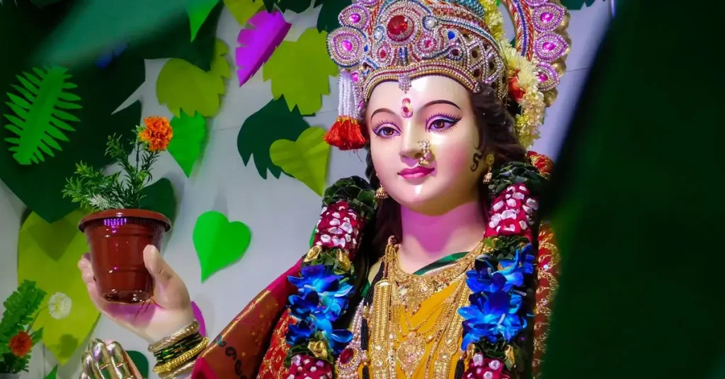 Która bogini chroni rolnictwo i obfitość w hinduizmie?