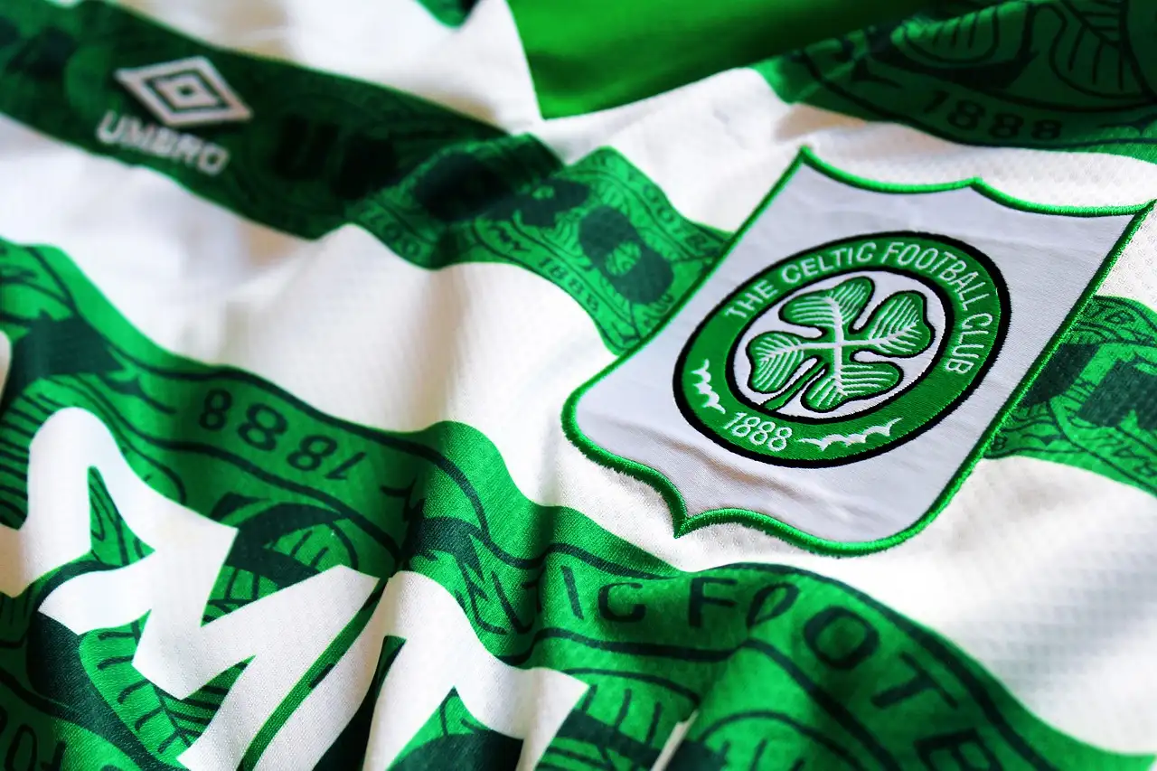 Jakie miasto jest siedzibą Celtic FC, szkockiego klubu?