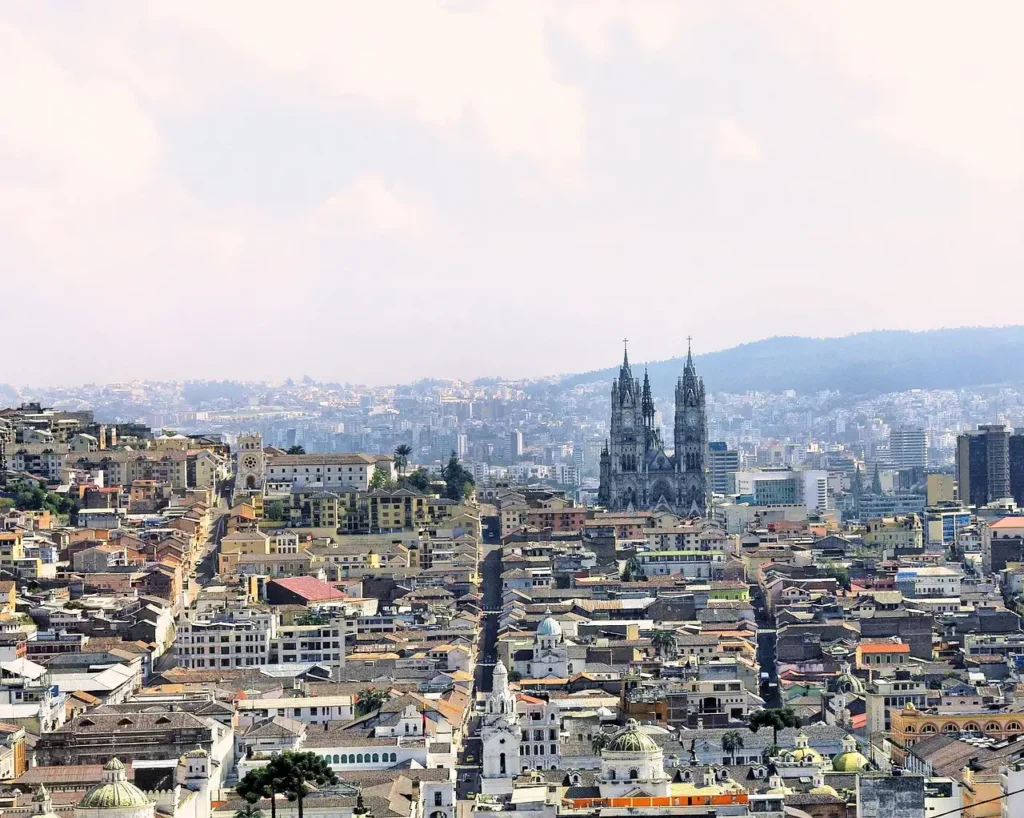 Gdzie zobaczyć architekturę kolonialną w Quito, Ekwador?