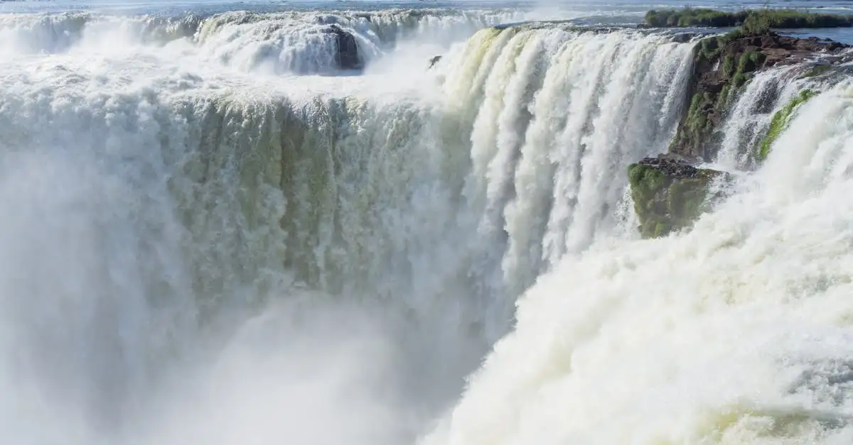 Co warto zobaczyć przy wodospadach Iguazú?
