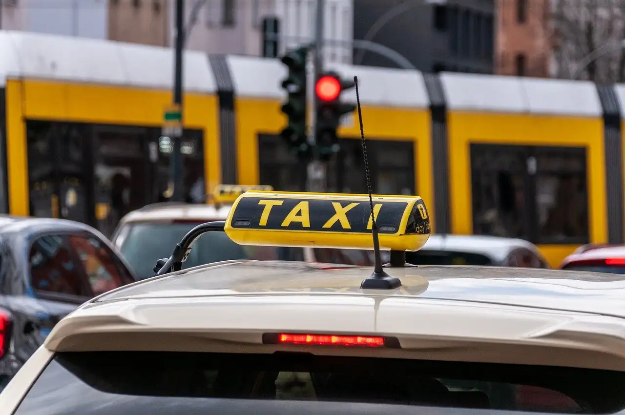 Czy car-sharing jak Uber zmienia transport miejski na lepsze?