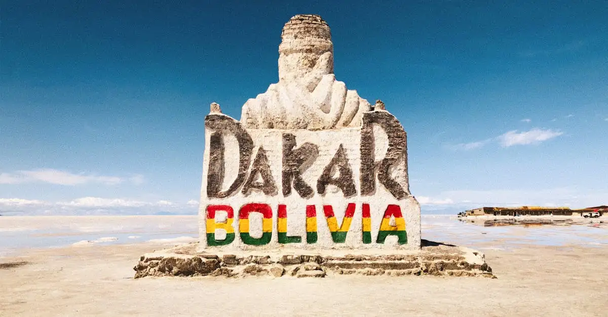 Która pustynia w Boliwii otacza Salar de Uyuni?