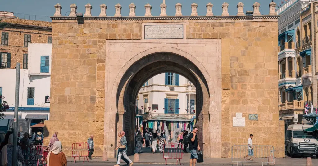 Które tunezyjskie miasto słynie z medyny?