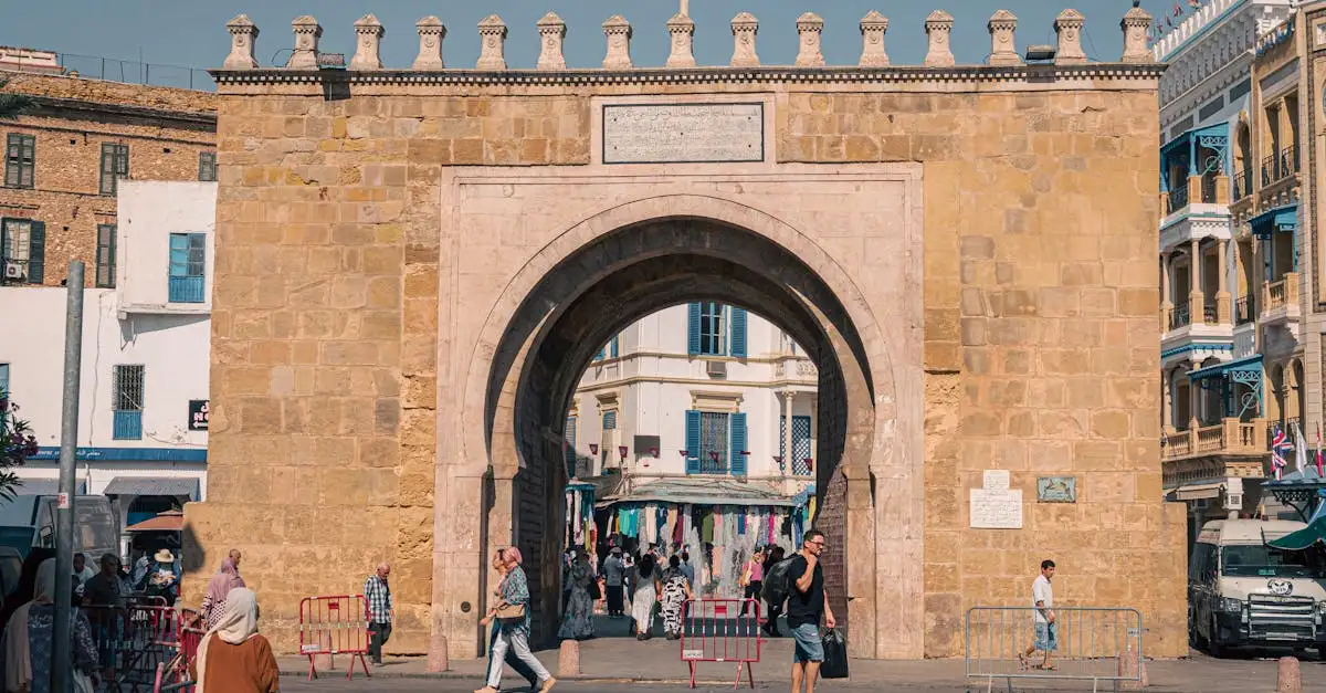 Które tunezyjskie miasto słynie z medyny?