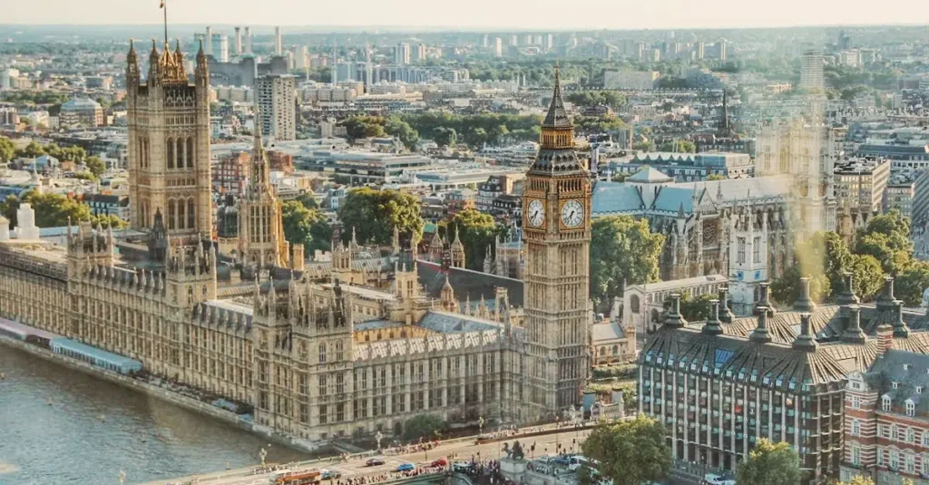 Gdzie dokładnie znajduje się Pałac Westminster w Londynie?