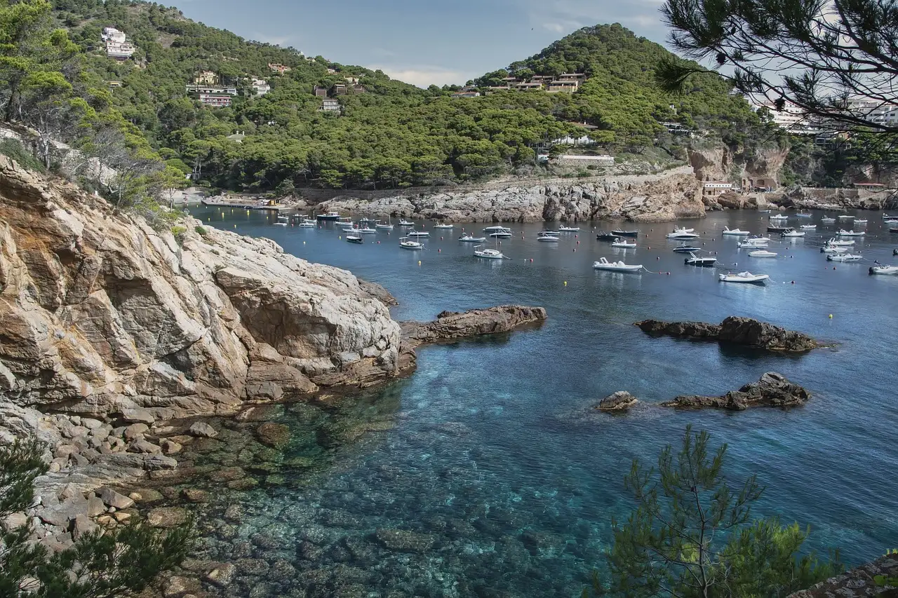 Jak długo trwa lot z Amsterdamu do Costa Brava?