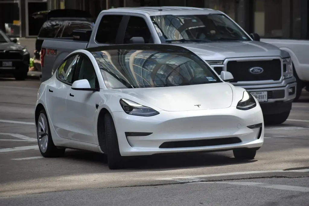 Jak rządowa polityka wpływa na akceptację pojazdów elektrycznych?