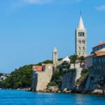 Jak długo trwa lot z Amsterdamu na Rab w Chorwacji?